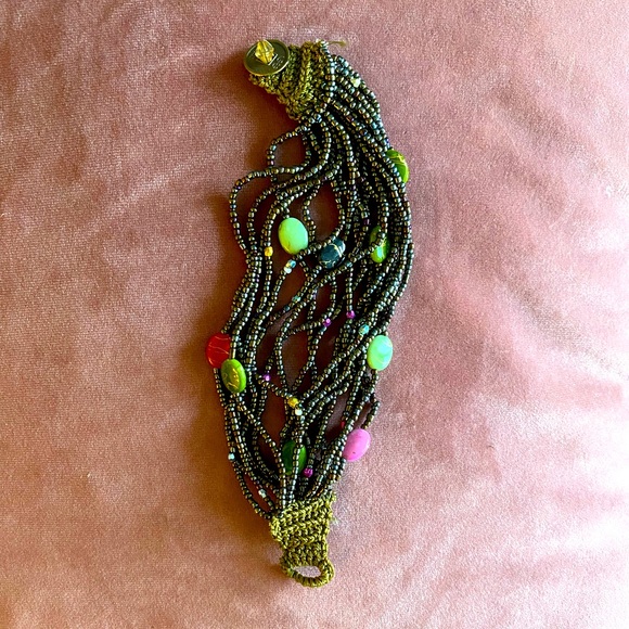 Multicoloured beaded bracelet with stone like accents. Artisanal jewelry. - Picture 4 of 5